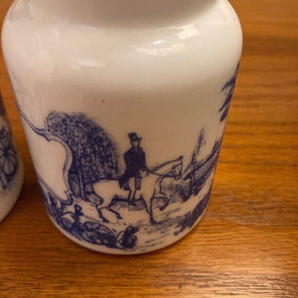 2 Vintage milk glass apothecary jars with bubble lids. Made in Belgium. - Picture 4 of 7